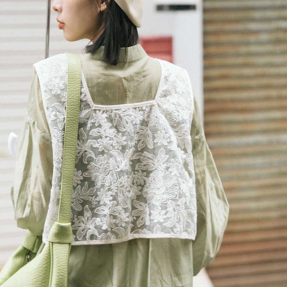 ビスチェ　花柄刺繍チュールビスチェ