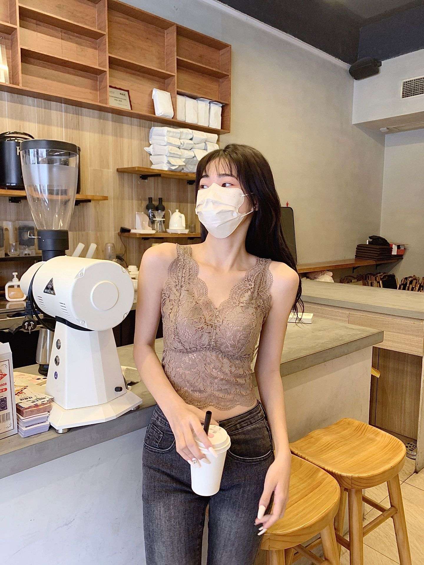 優美な花柄レースビスチェ