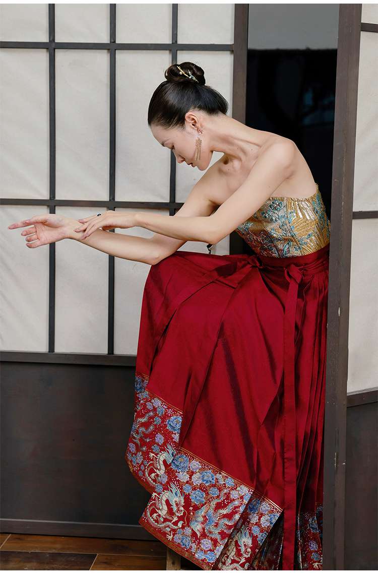 金糸刺繍の花鳥ビスチェ