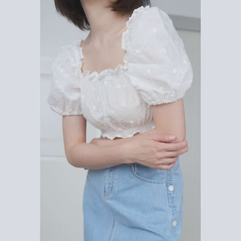 花柄刺繍入りふんわりビスチェ