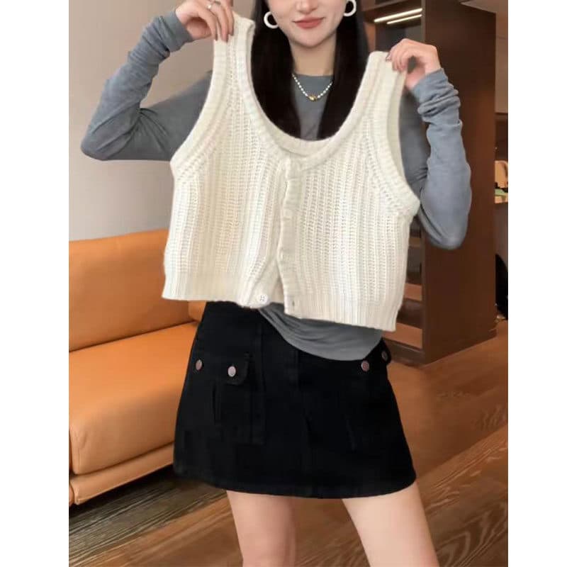 ビスチェ ケーブル編みボタン付きショート丈ニット