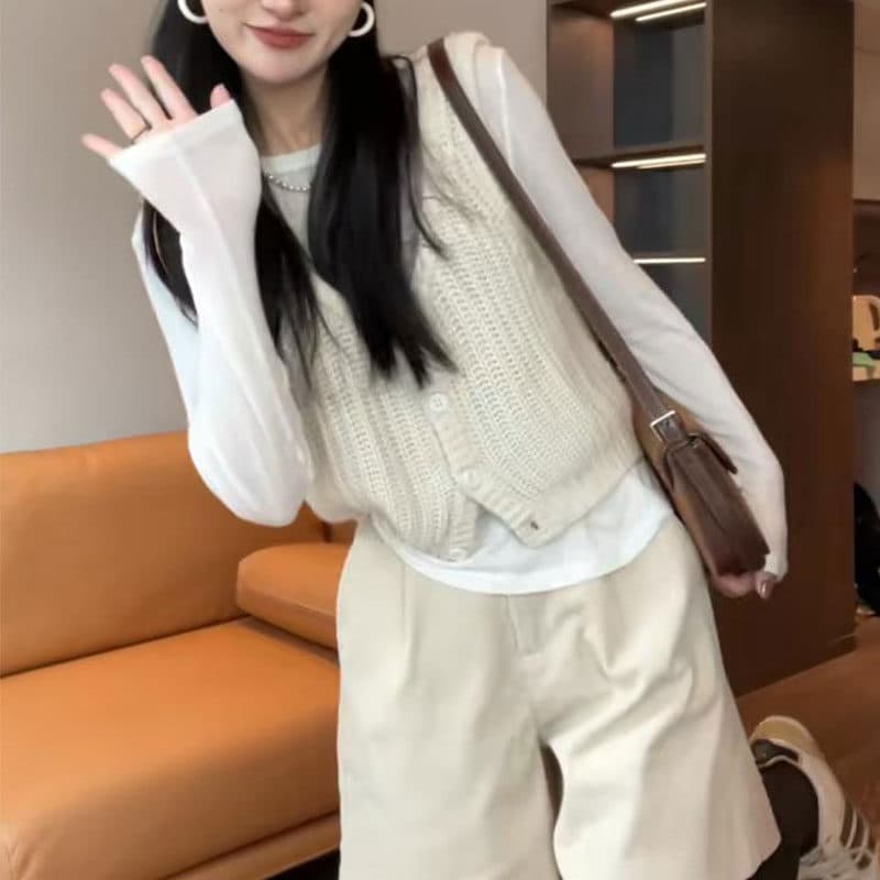 ビスチェ ケーブル編みボタン付きショート丈ニット