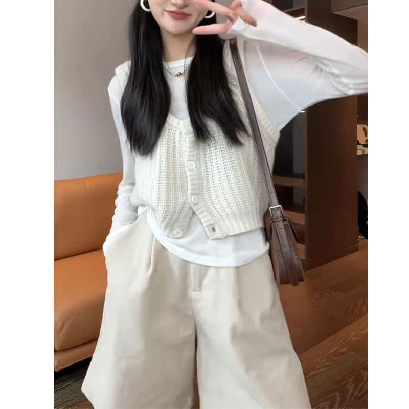 ビスチェ ケーブル編みボタン付きショート丈ニット